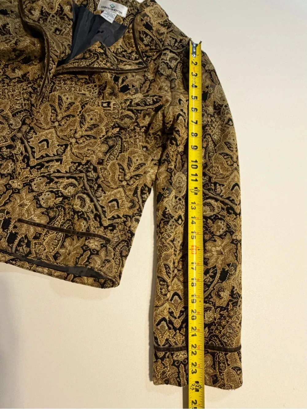 VINTAGE tapestry woven blazer jacket baroque renaissance floral gold black